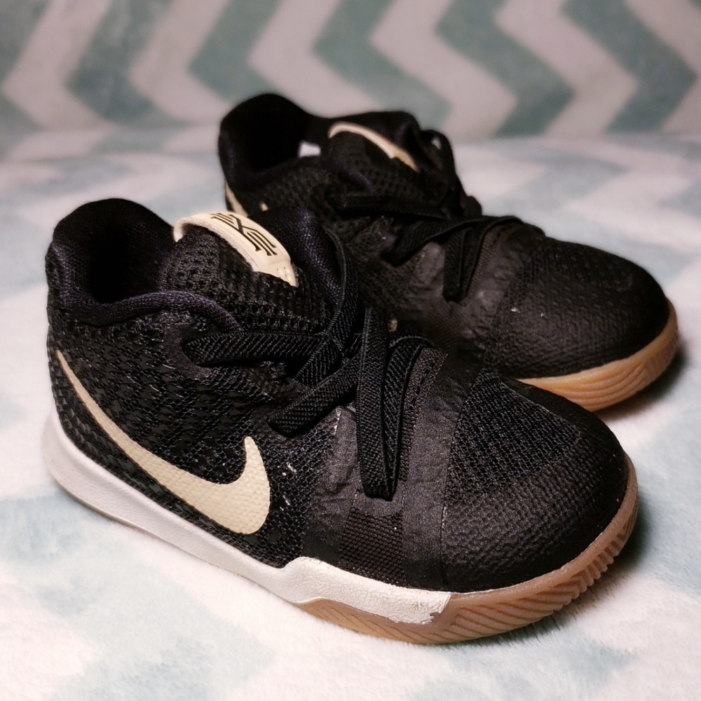 💥SOLD💥Nike Kyrie Irving 3